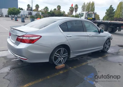 2017 Honda Accord Sport z USA, uszkodzony, nr VIN 1HGCR2F56HA043783